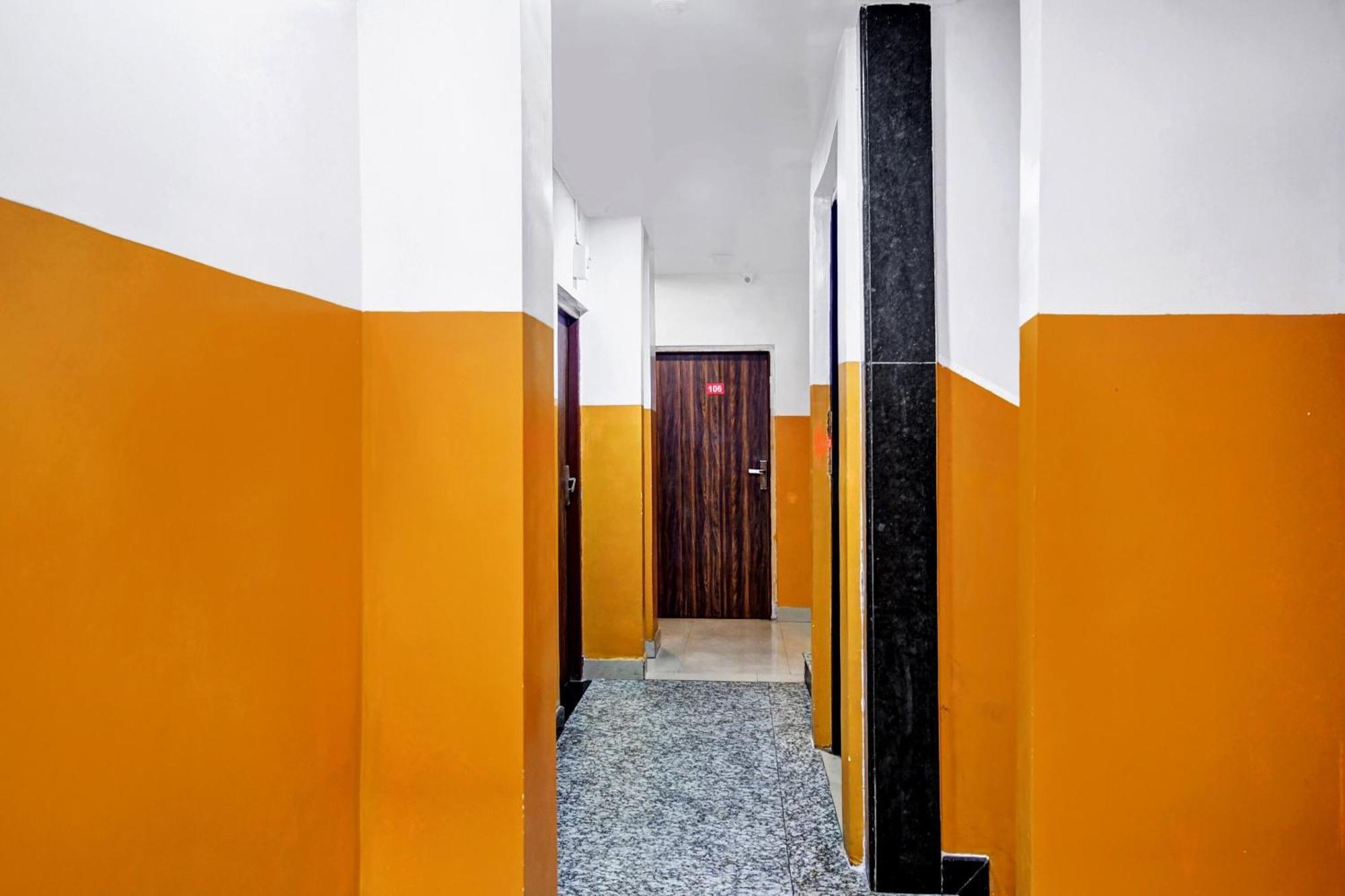 Hotel O Grand Lazeez Hāora Esterno foto